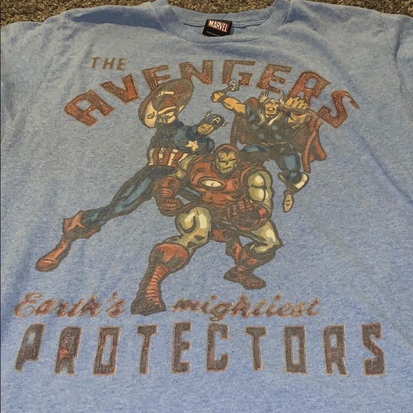 ‼️ SOLD ‼️ Marvel T-shirt ‼️ - Picture 2 of 3